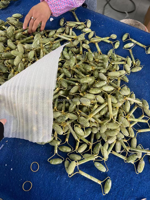 Masajista de rodillos de jade de doble cara para belleza natural y levantamiento facial