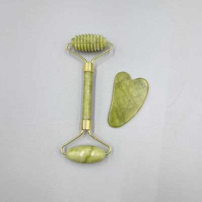 OEM/ODM Rose Quartz Jade Roller Facial Stone Massager Set con aceite de suero y Gunsha
