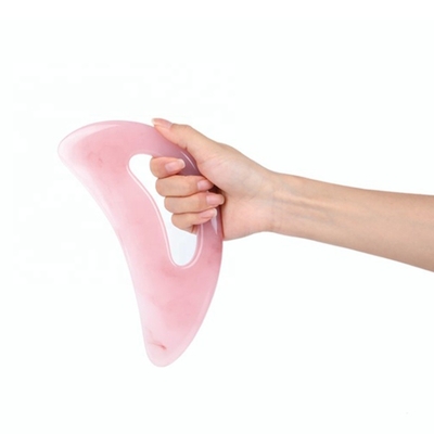 Masajista de cuello portátil de forma de corazón Green Jade Guasha Pad con material de resina de cera de abeja