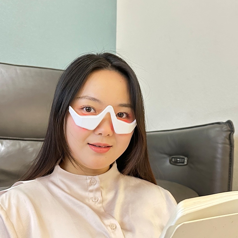 Masajeador de ojos con terapia de luz roja para la eliminación de arrugas y círculos oscuros en la oficina